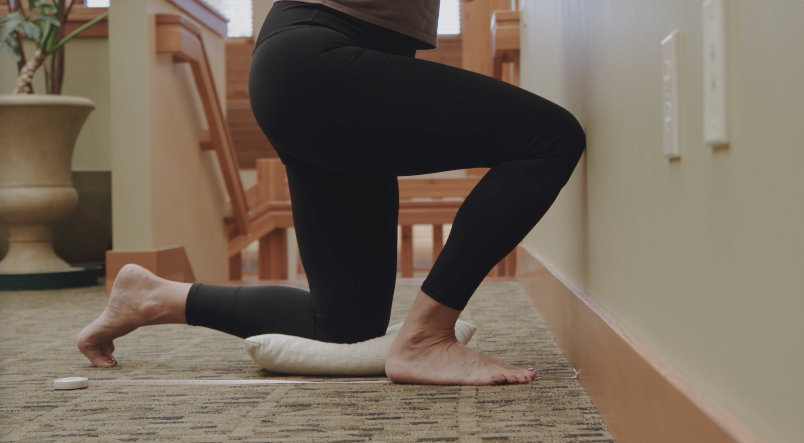 Load video: Ankle Flex knee to wall test
